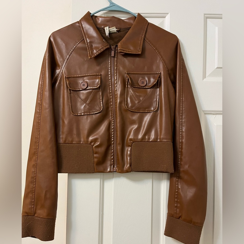 Gorgeous brown leather jacket!